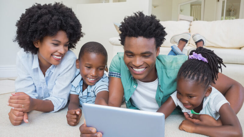 
											  The Slow Tech Movement: Digital Mindfulness for Families | Janell Burley Hofmann  | 1 Min Read							